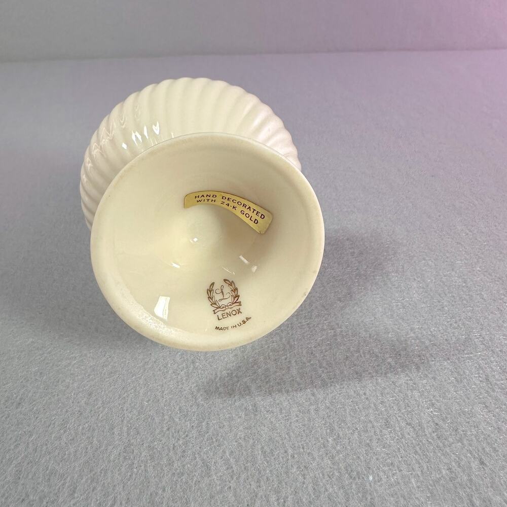 Lenox USA Regency Salt & Pepper Shakers & Coordinating Bud Vase with 24k Trim - Picture 4 of 8